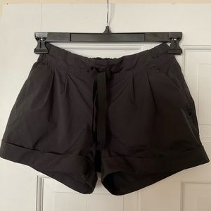 Lululemon Spring Break Shorts size 4